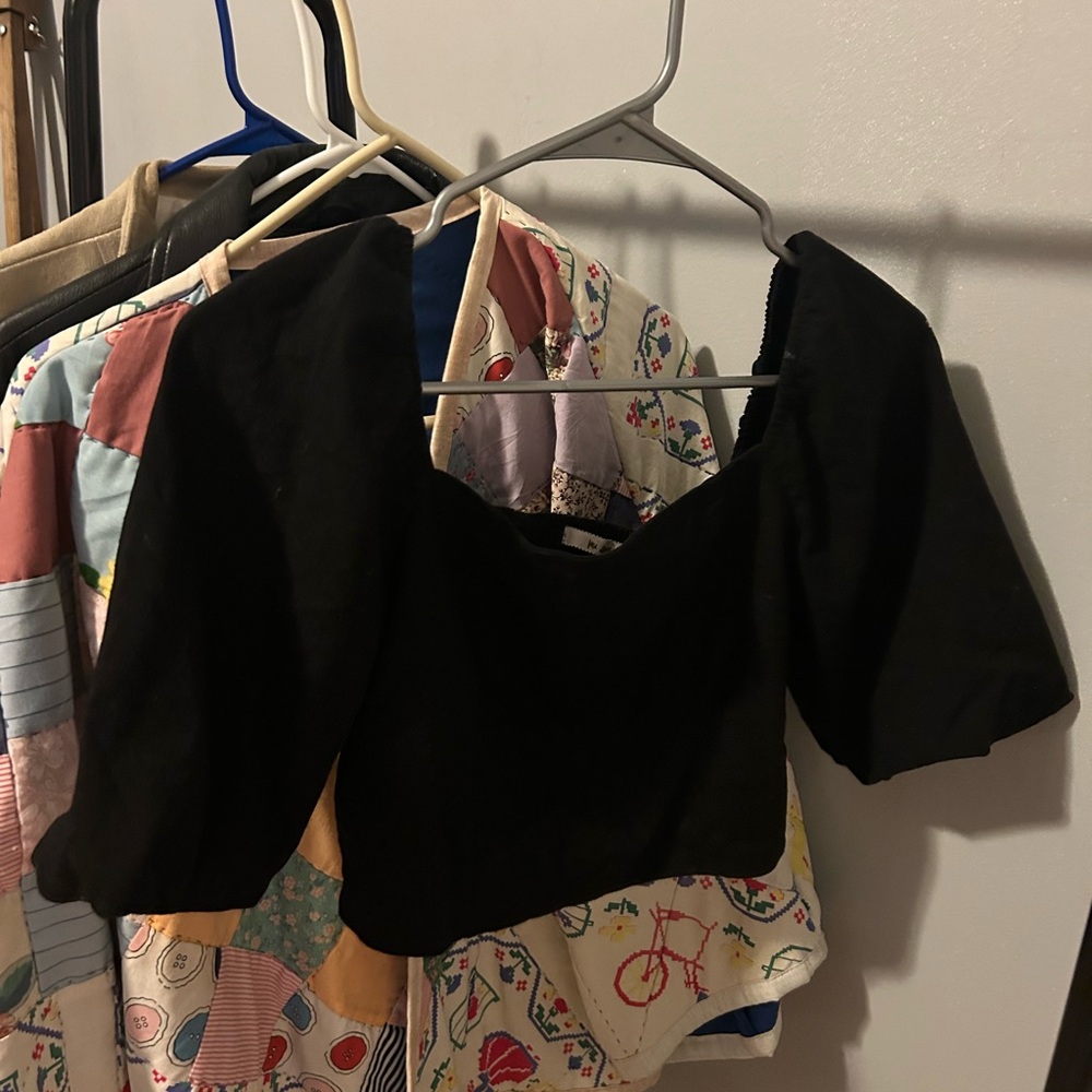 Mi Ami Black Women's Puff Sleeve Top